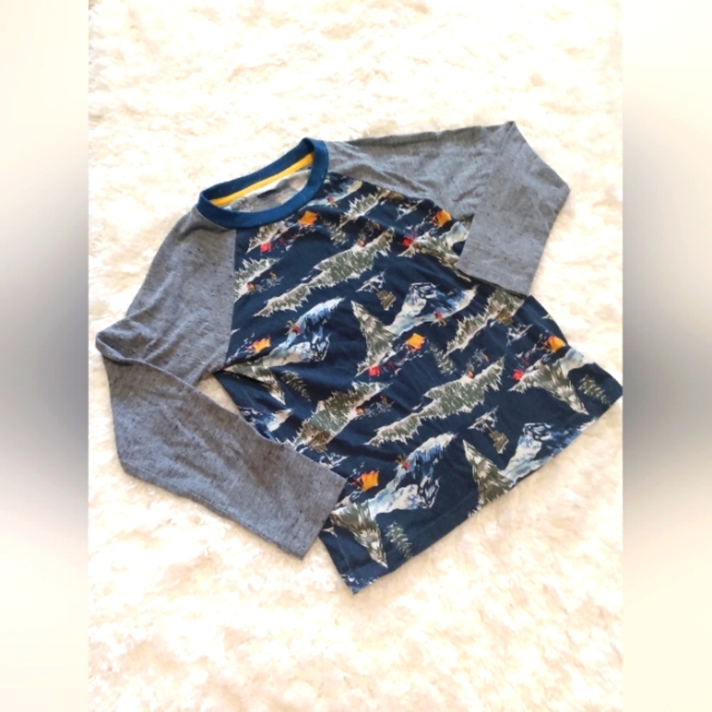Old navy boys small 6/7 long sleeve tee